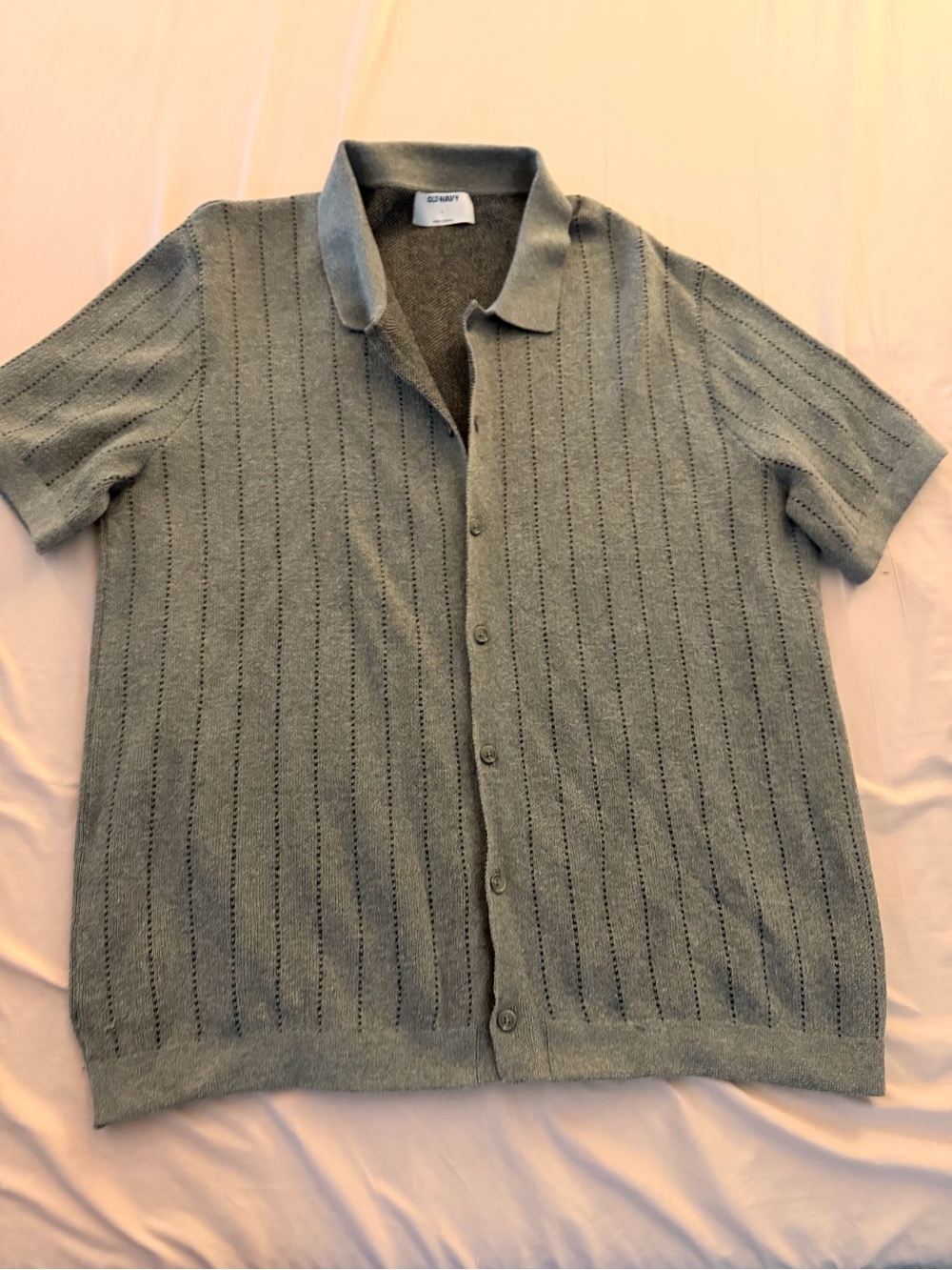 Old Navy Men's Short Sleeve Button Cardigan in Light Gray